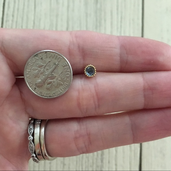 Beautiful Stud Earring Set - Picture 4 of 4